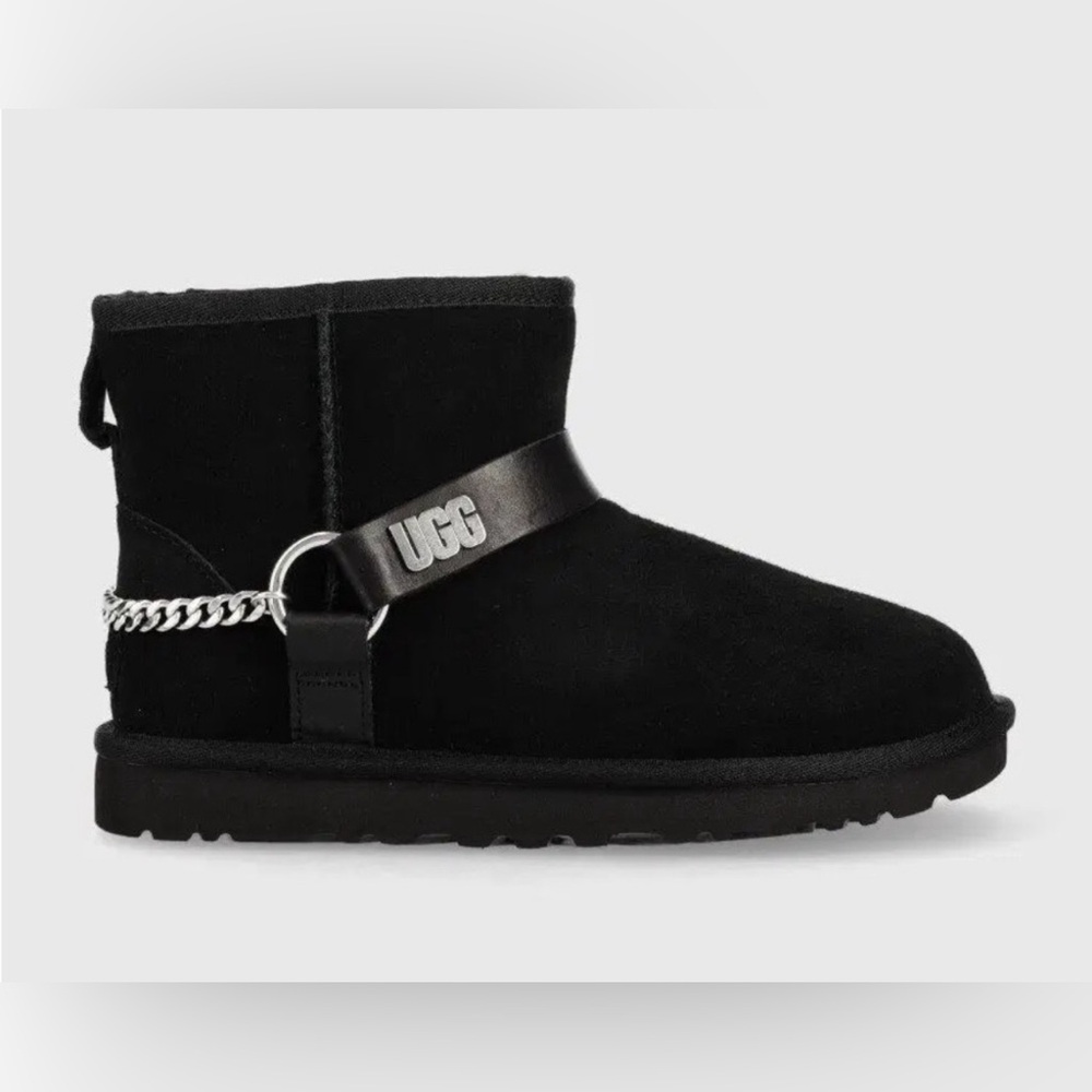 UGG Classic Mini Chains II Women’s Boot in Black Size 6